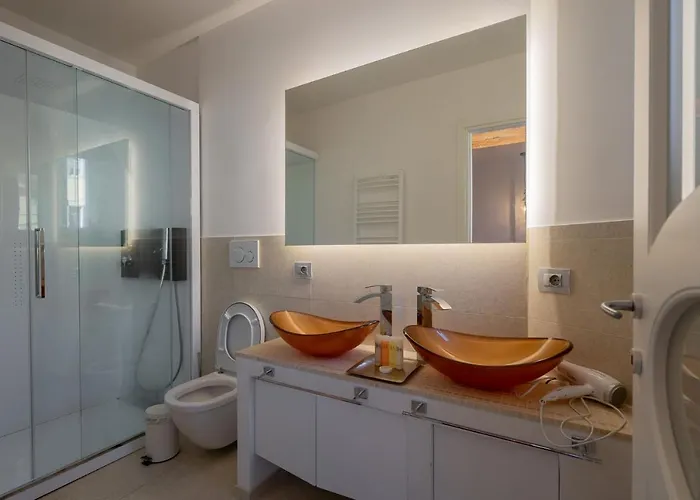 בית הארחה Rhome Luxury Business Collection *
