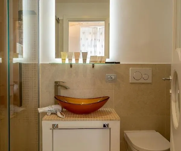 Rhome Luxury Business Collection בית הארחה *